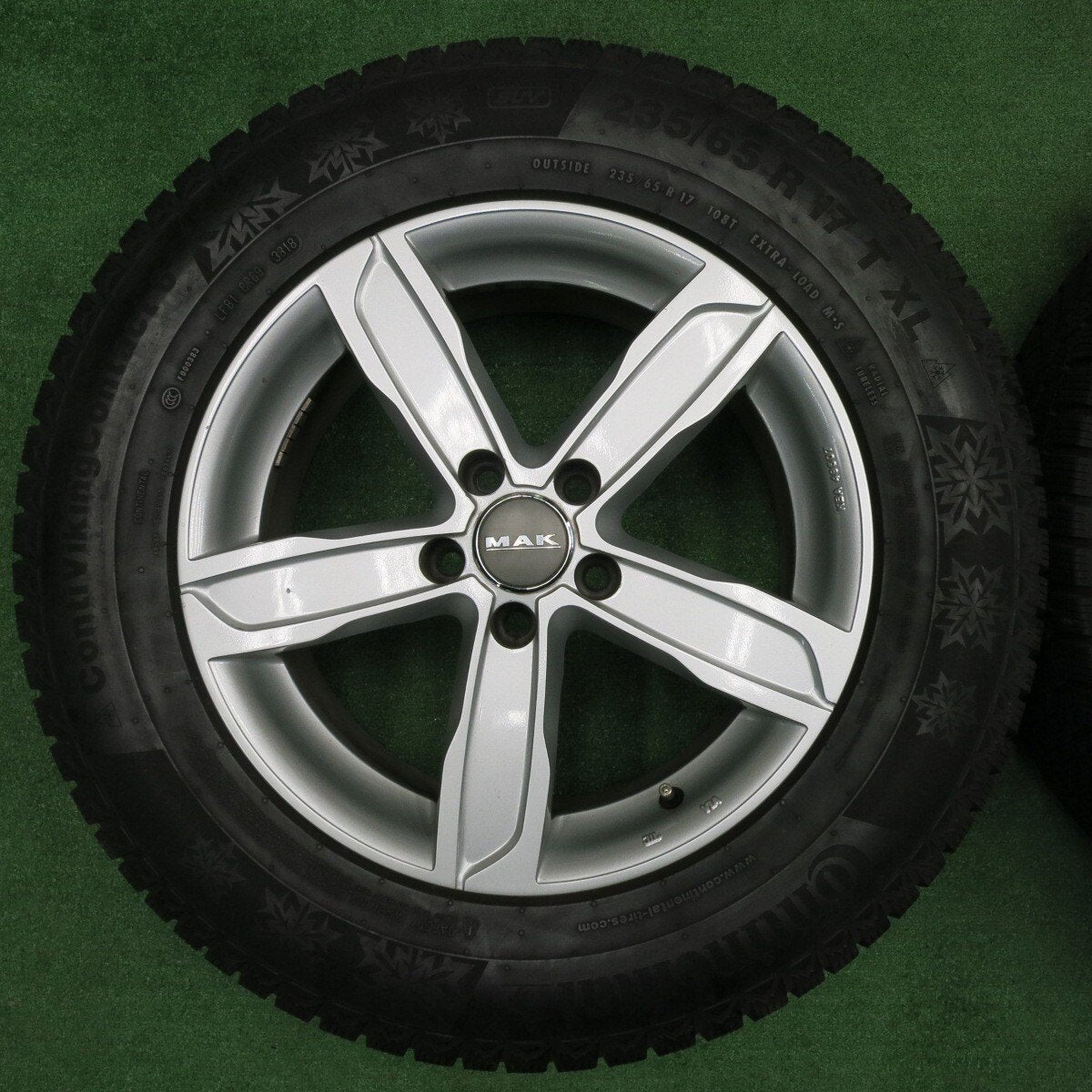 バリ溝！キレイ！8.5分★アウディ等 MAK STADT 235/65R17 スタッドレス コンチネンタル コンチバイキング コンタクト6 シュタッド PCD112/5H★4111403NJス