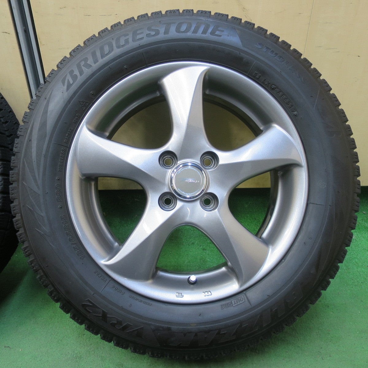 キレイ★スタッドレス 185/65R15 ブリヂストン ブリザック VRX2 TOPRUN トップラン 15インチ PCD100/4H★5072506イス