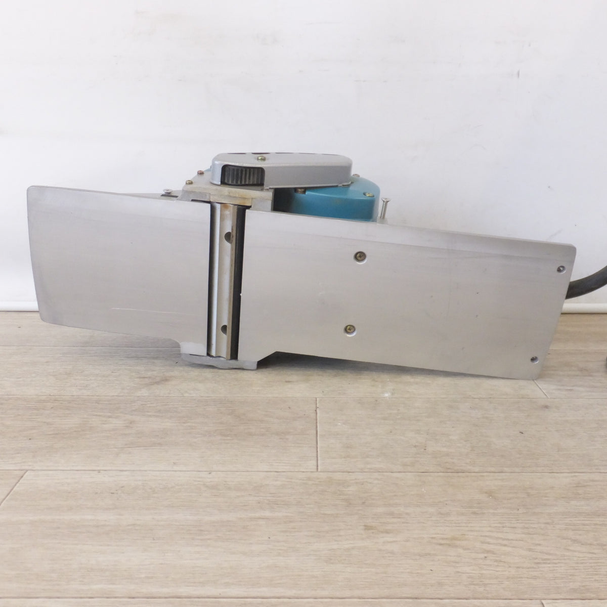 キレイ★マキタ makita 電気カンナ 1806B　有効切削幅 170mm　100V 12.5A 50-60Hz 1200W 15000/min.★