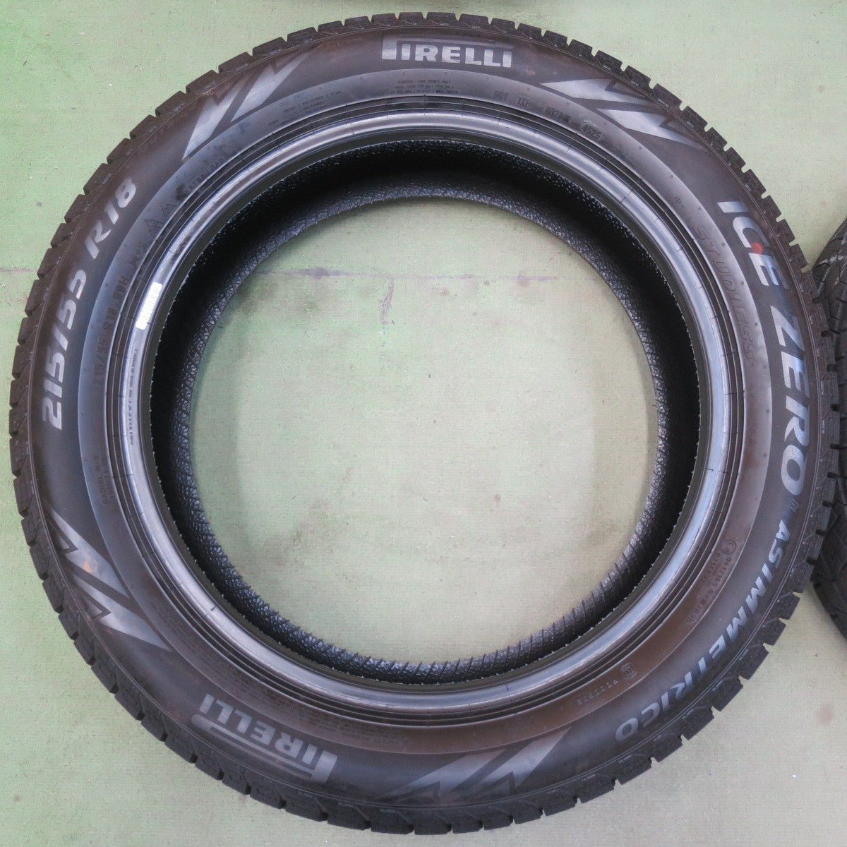 ほぼ未使用！25年◎スタッドレス 215/55R18 ピレリ アイスゼロ アシンメトリコ タイヤ 18インチ CX-30 MX-30 デュアリス 等◎6092511イスタ