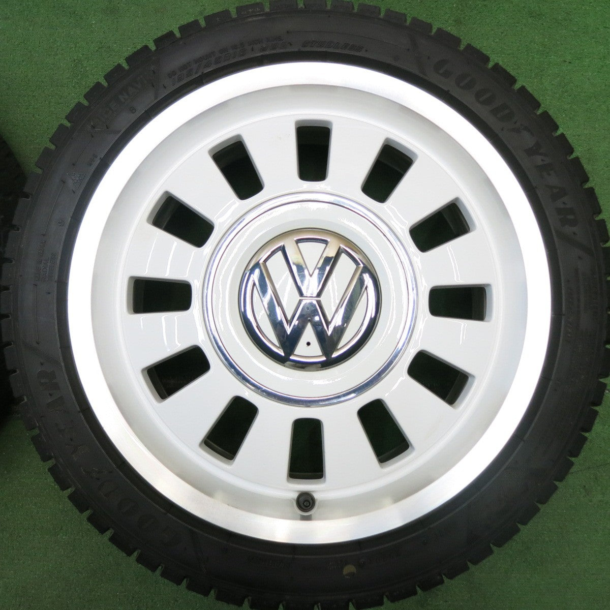 キレイ！21年★ワーゲン UP! 純正 195/45R16 スタッドレス グッドイヤー アイスナビ8 16インチ アップ PCD100/4H★5062811HAス