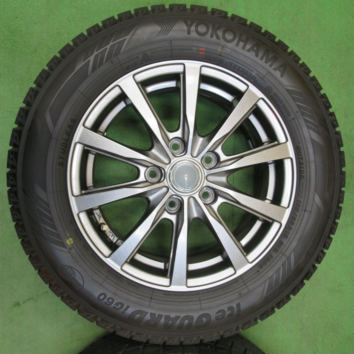 バリ溝！キレイ！9.5分以上★スタッドレス 195/65R15 ヨコハマ アイスガード iG60 GRASS グラス 15インチ PCD114.3/5H★4120704イス