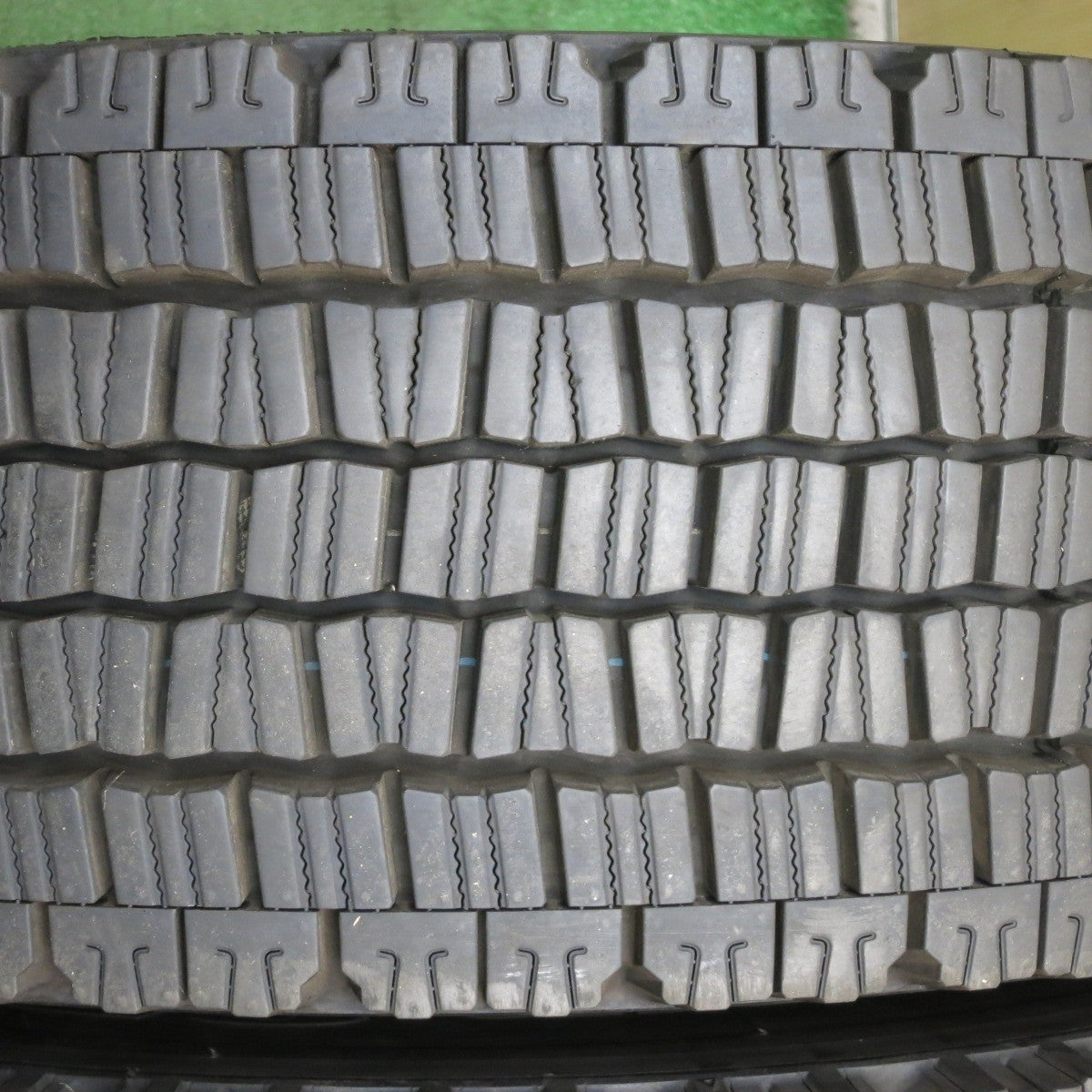 バリ溝！9.5分★トラック タイヤ 245/70R19.5 136/134J スタッドレス ダンロップ デクテス SP081 19.5インチ★4022202クスタ