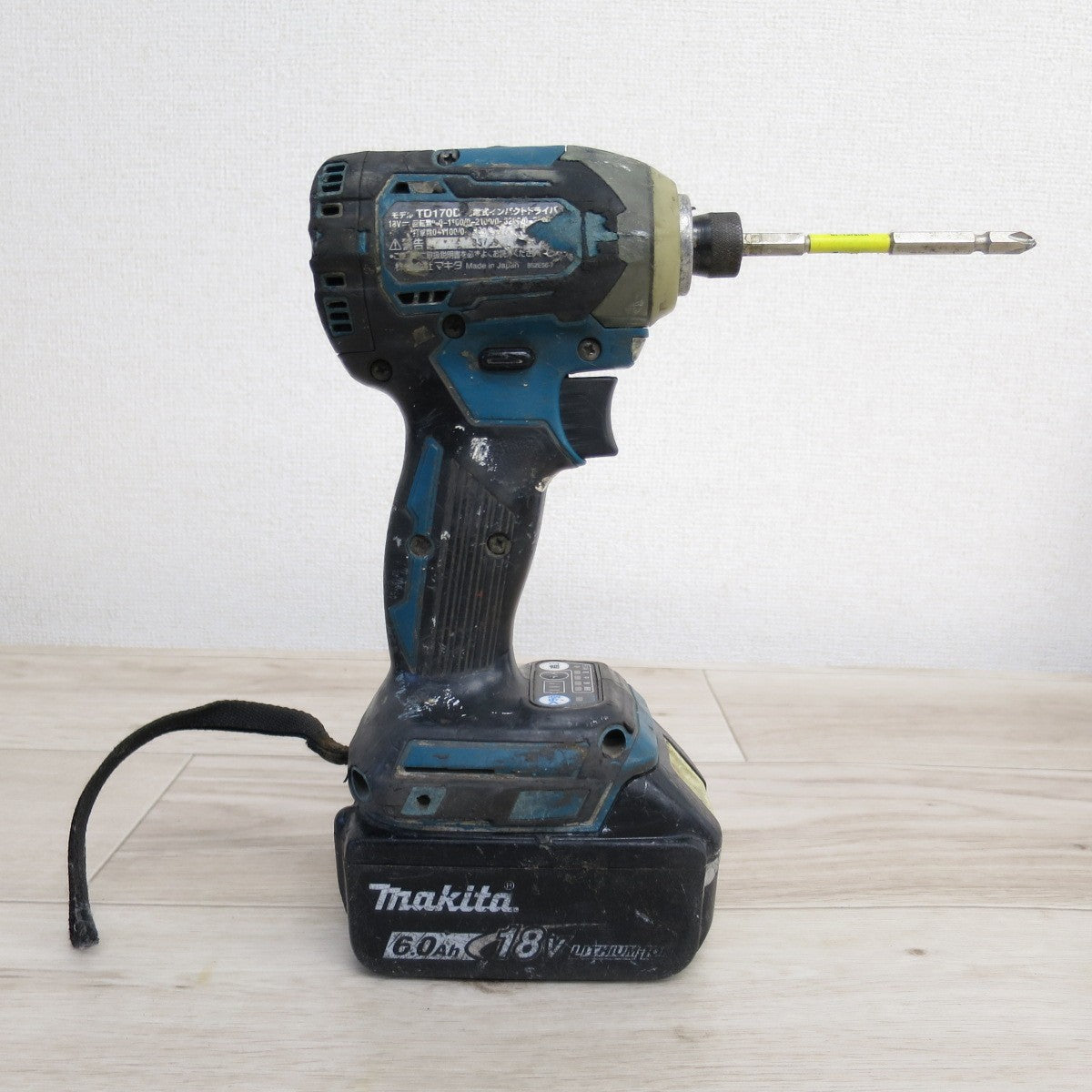 [送料無料] バッテリー2個◇マキタ 充電式 インパクトドライバ TD170D 電動 工具 充電器 DC18RC◇