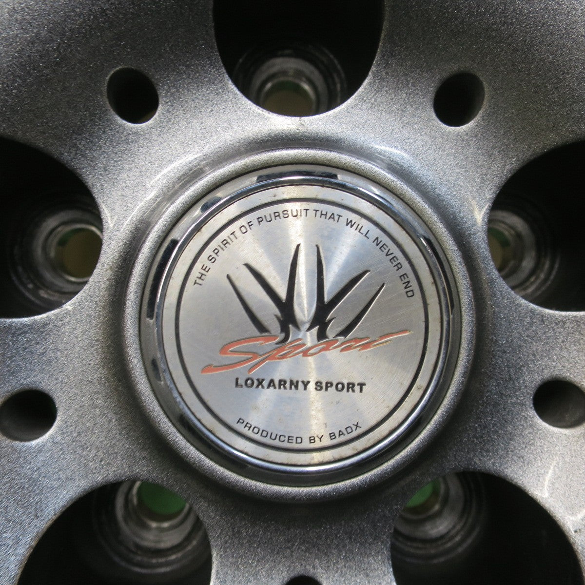 バリ溝！キレイ！8.5分★LOXARNY SPORT 225/60R17 スタッドレス グッドイヤー アイスナビ6 ロクサーニ スポーツ 17インチ PCD114.3/5H★6012001イス