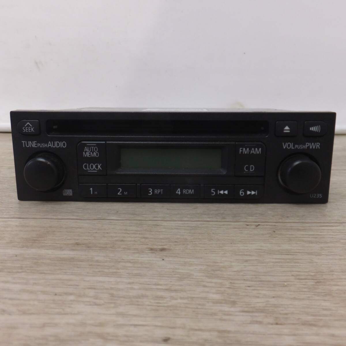 [送料無料] ジャンク★三菱 MITSUBISHI 純正 カーオーディオ CDプレーヤー U235 8701A124 DY-1MJ8-T★