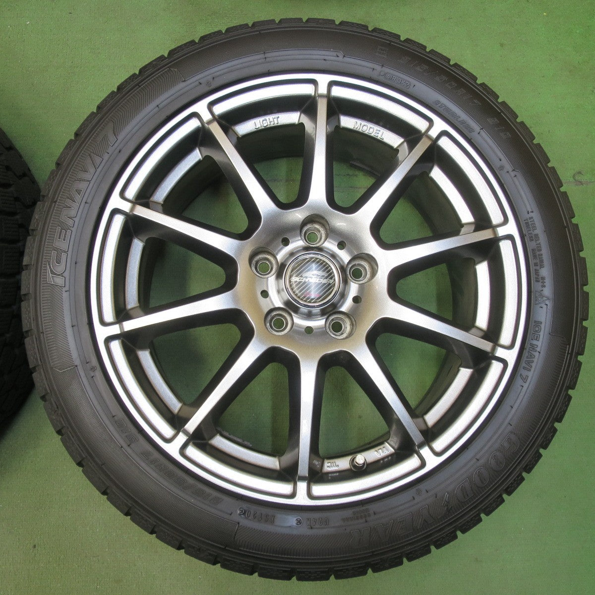 バリ溝！キレイ！9.5分★スタッドレス 215/50R17 グッドイヤー アイスナビ7 SCHNEIDER シュナイダー 17インチ PCD114.3/5H★5111811イス
