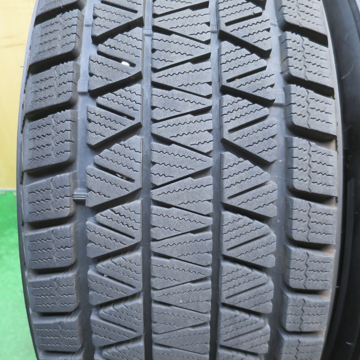 バリ溝！24年！9.5分★スタッドレス 265/65R18 ブリヂストン ブリザック DM-V3 BAREROCK BISON KOSEI ベアロック バイソン 18インチ PCD139.7/6H★6051906NJス