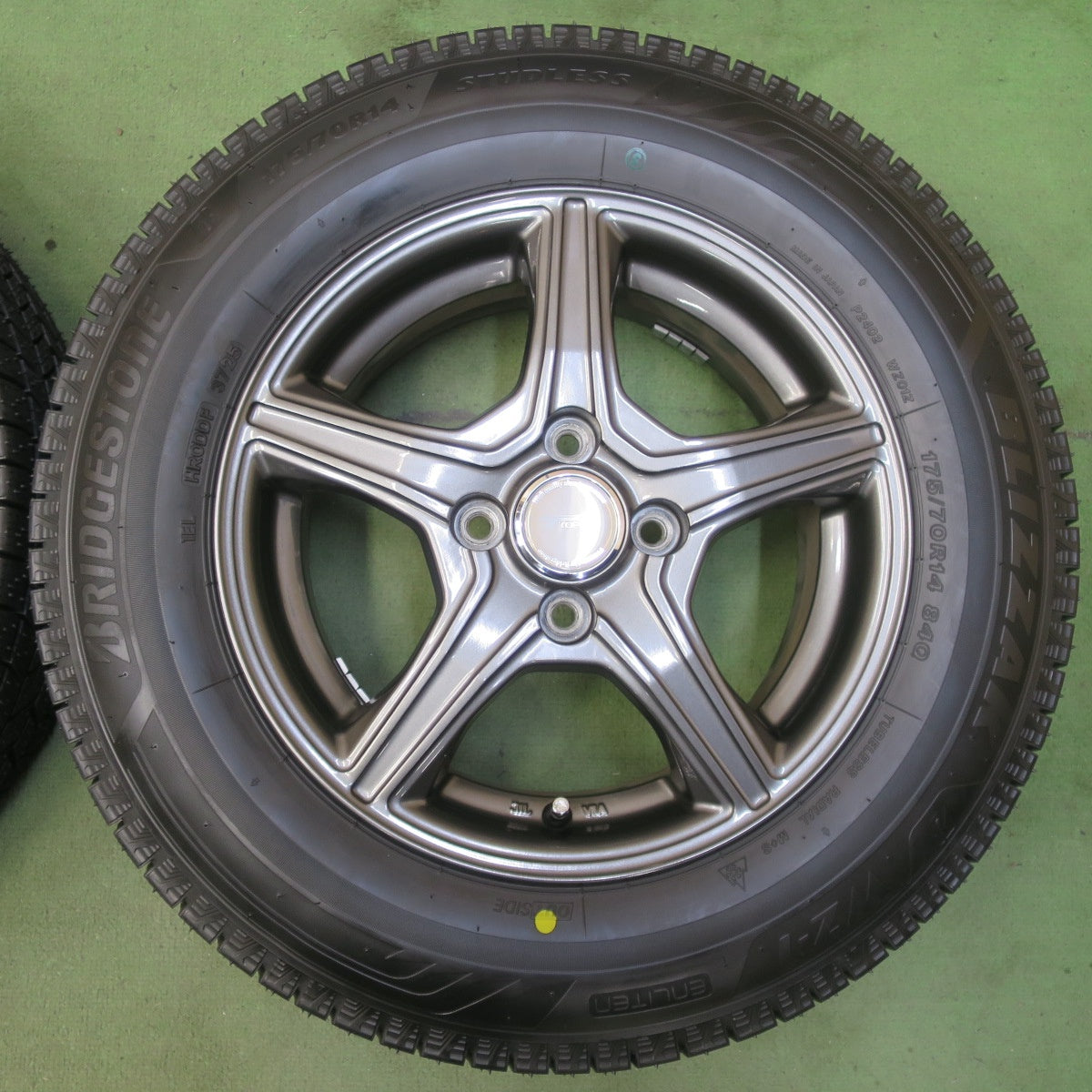 未使用！25年！キレイ◎スタッドレス 175/70R14 ブリヂストン ブリザック WZ-1 TOPRUN トップラン 14インチ PCD100/4H◎6071502イス
