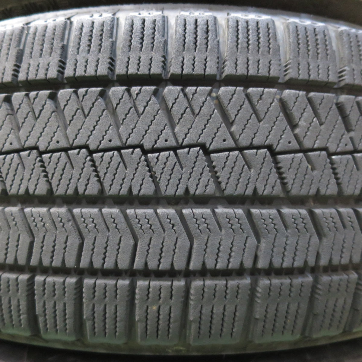 [送料無料] バリ溝！21年！キレイ！8.5分★スタッドレス 205/60R16 ブリヂストン ブリザック VRX2 ravrion RS01 ラブリオン 16インチ PCD114.3/5H★5010302イス