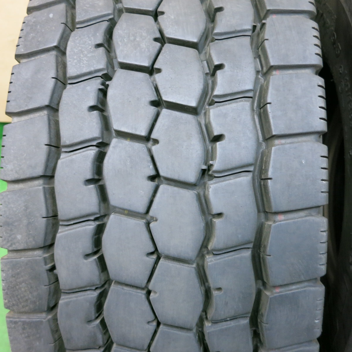 [送料無料] バリ溝！24年！9分★トラック タイヤ 265/70R19.5 140/138J ブリヂストン M888 ミックス オールシーズン 19.5インチ★4112107SYスタ