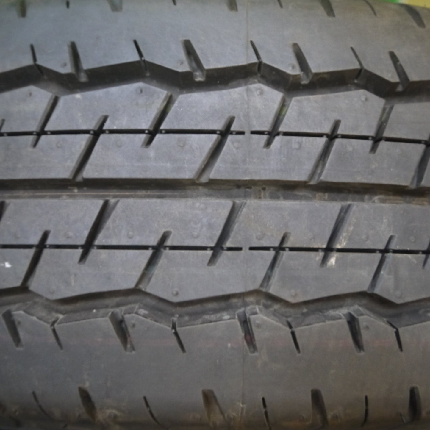 [送料無料] ほぼ未使用！22年★195/80R15 107/105N ダンロップ SP175N ブリヂストン エコピア RD613 タイヤ 15インチ ハイエース キャラバン等★4120308Hノタ