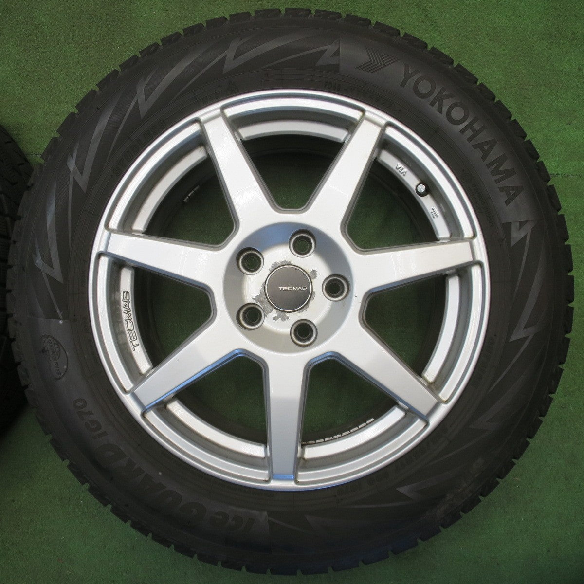 バリ溝！22年！9.5分★BMW 等 TECMAG Type 207R 235/55R17 スタッドレス ヨコハマ アイスガード iG70 テクマグ 17インチ PCD112/5H★6051801NJス