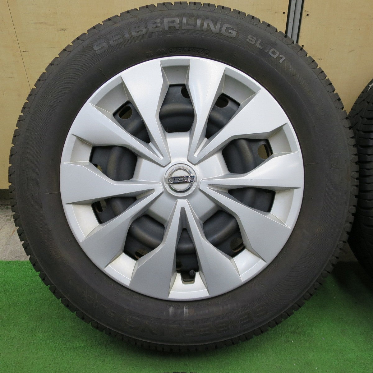 バリ溝！24年！8.5分★日産 C27 セレナ 純正 スチール 195/65R15 セイバーリング SL101 15インチ PCD114.3/5H★6022102ナノ