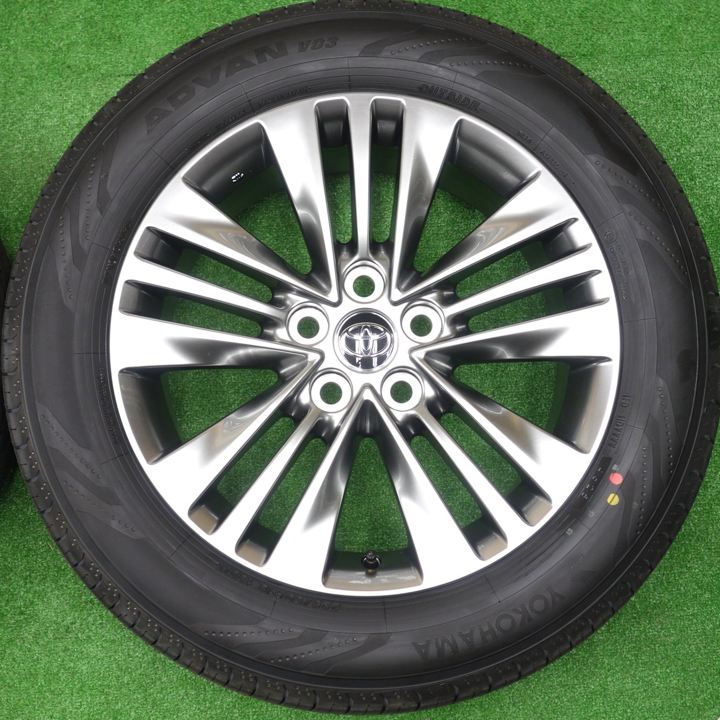 新車外し！25年★トヨタ 40系 アルファード ヴェルファイア Z 純正 225/60R18 ヨコハマ アドバン V03 18インチ PCD120/5H★5120804KTノ