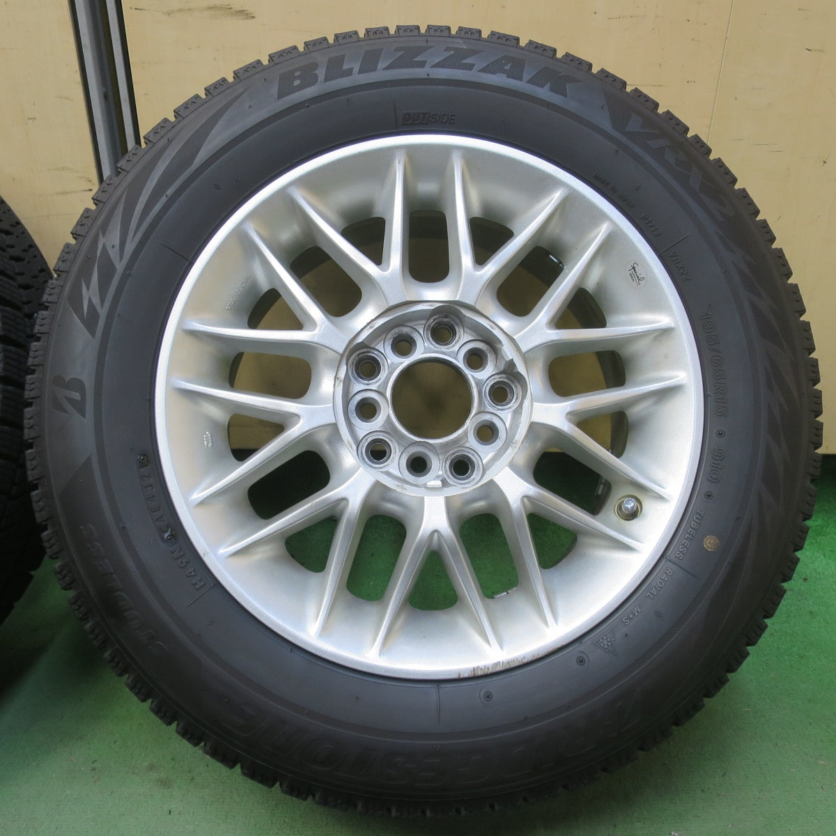 バリ溝！9分◎スタッドレス 195/65R15 ブリヂストン ブリザック VRX2 社外 アルミ 15インチ PCD100 114.3/5H マルチ◎6092502イス