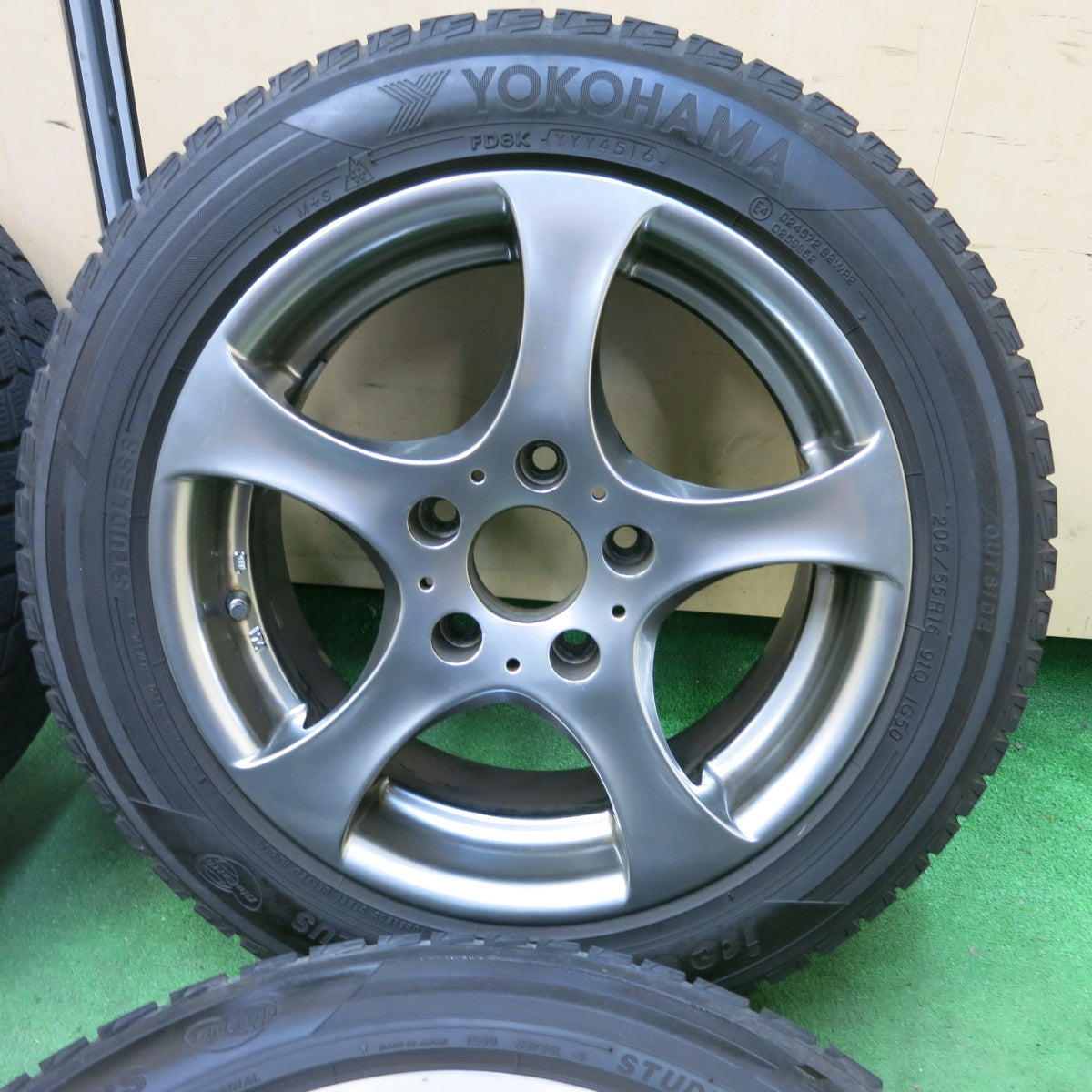 [送料無料] バリ溝！8.5分★BMW 等 阿部商会 Eurodesign 205/55R16 スタッドレス ヨコハマ アイスガード iG50 プラス PCD120/5H★4102902SYス