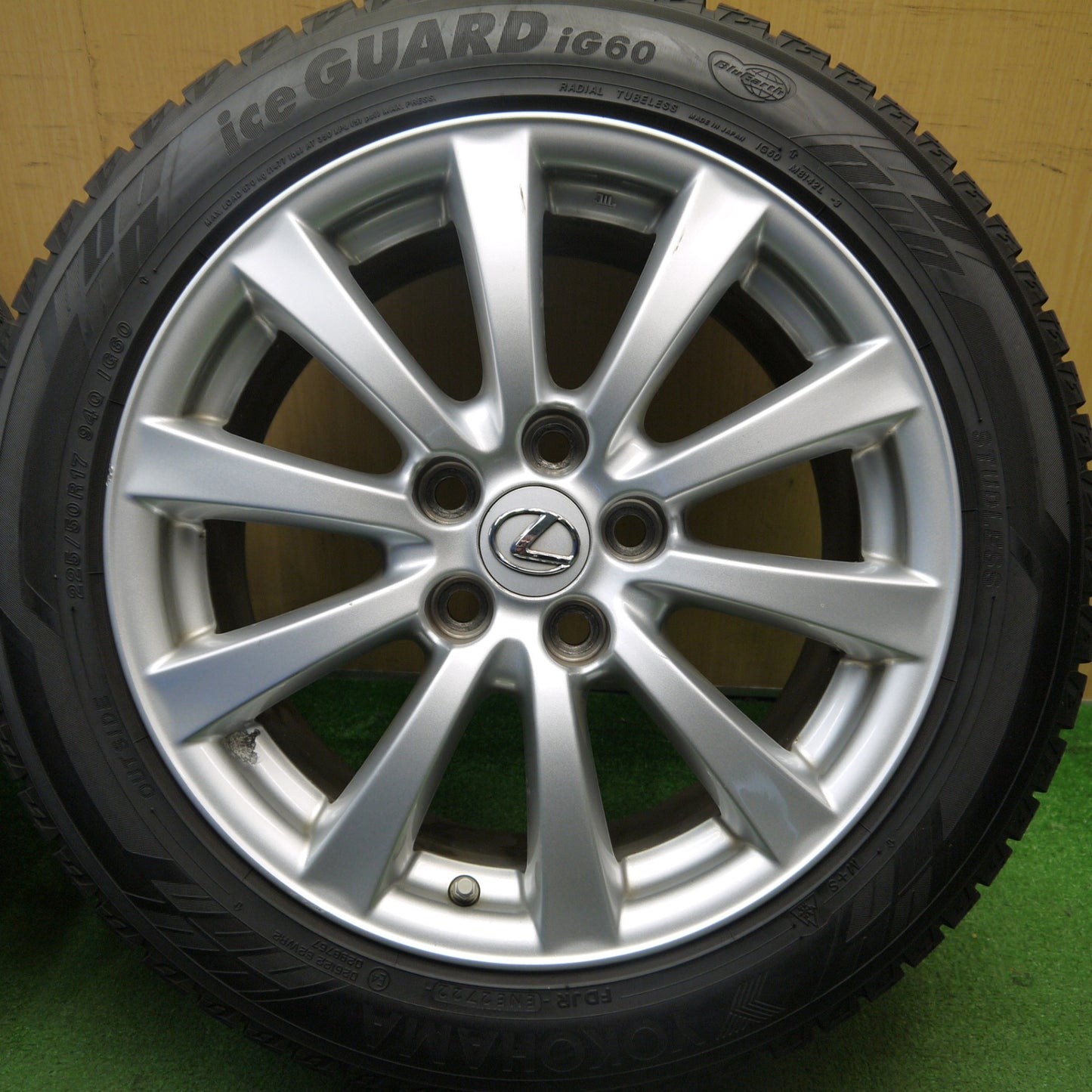 [送料無料] バリ溝！22年！9.5分★レクサス IS バージョンL 純正 225/50R17 スタッドレス ヨコハマ アイスガード iG60 17インチ PCD114.3/5H★5040403Hス