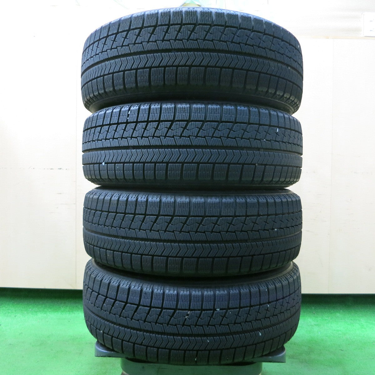 *送料無料* バリ溝！8.5分★ホンダ フィット 純正 スチール 185/60R15 スタッドレス ブリヂストン ブリザック VRX PCD100/4H★4052807イス