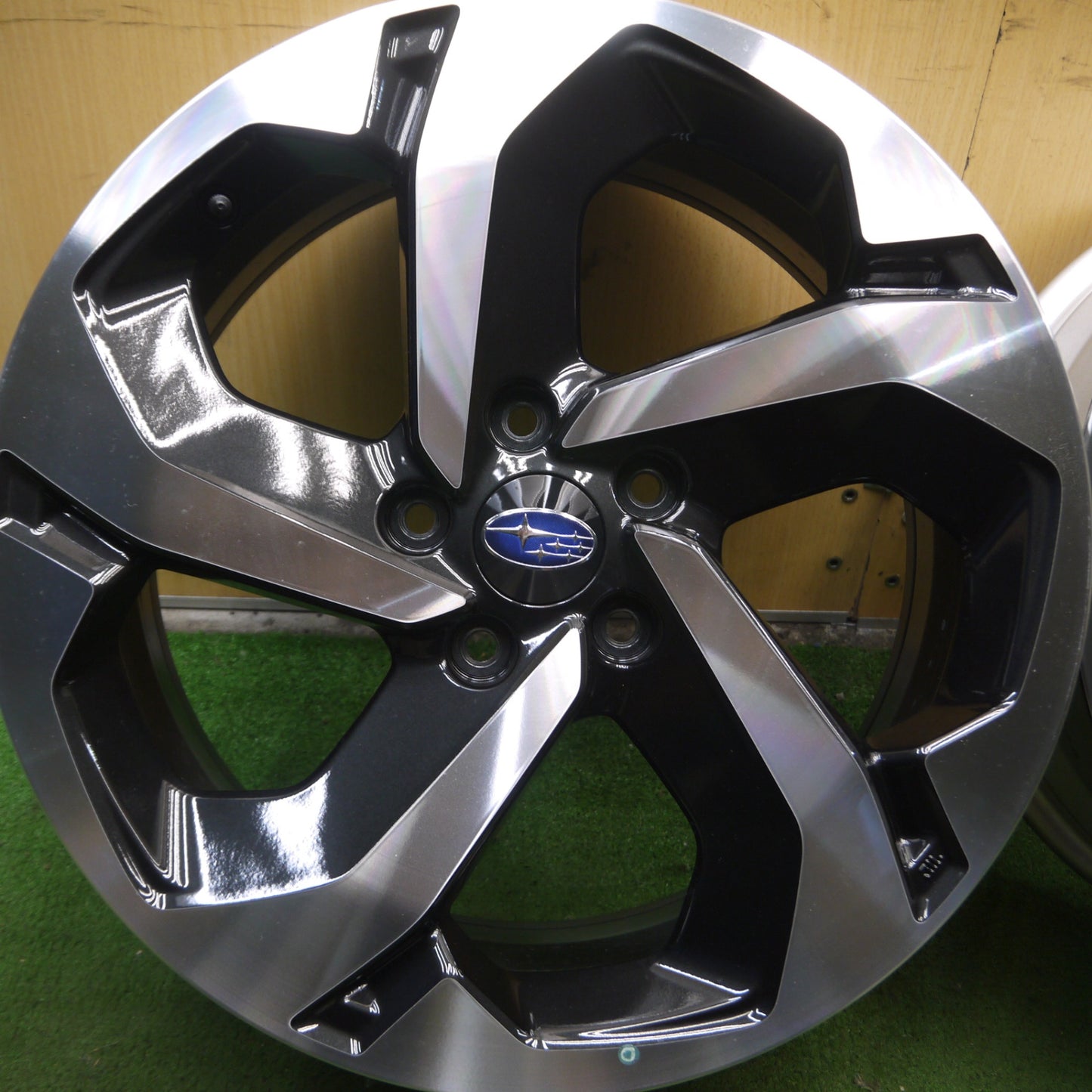 *送料無料* 新車外し★スバル フォレスター SKE アドバンス 純正 純正 ホイール 18インチ Advance 18×7J PCD114.3/5H★4051006Hホ