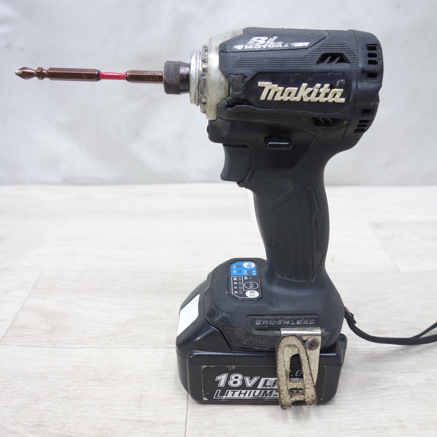 [送料無料] バッテリー2個!付属品付き◆マキタ 充電式 インパクト ドライバ 18V TD171D 充電器 ケース付き 電動 工具◆