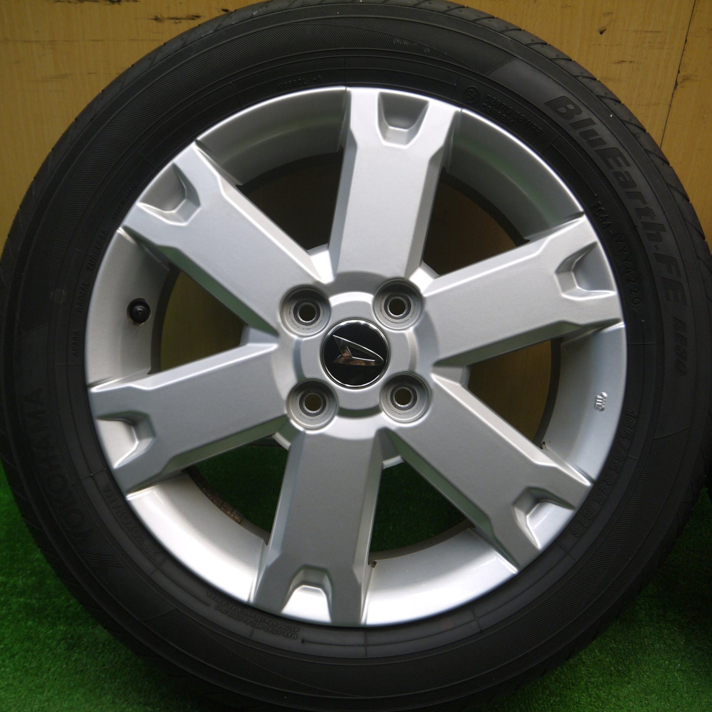 [送料無料] キレイ！20年★ダイハツ タフト 純正 165/65R15 ヨコハマ BluEarth-FE AE30 ブルーアース 15インチ PCD100/4H★4122311Hノ