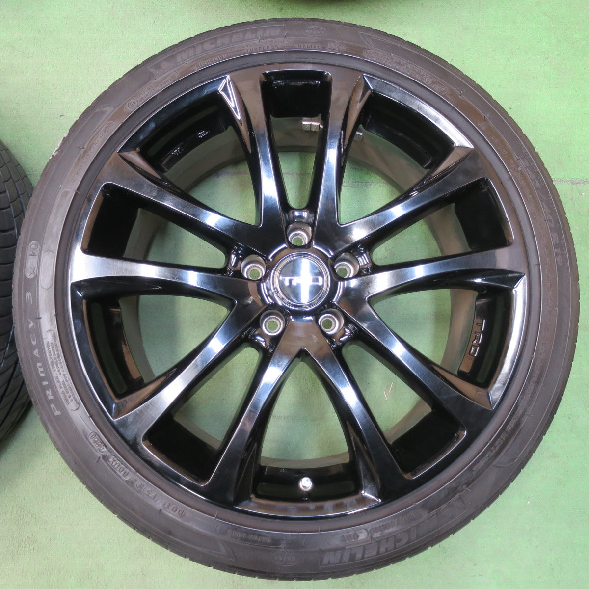 バリ溝！22年！9.5分★トヨタ C-HR RAV4 ハリアー 等 純正 OP TRD TF5 245/40R19 ミシュラン プライマシー3 19インチ PCD114.3/5H★5042601イノ