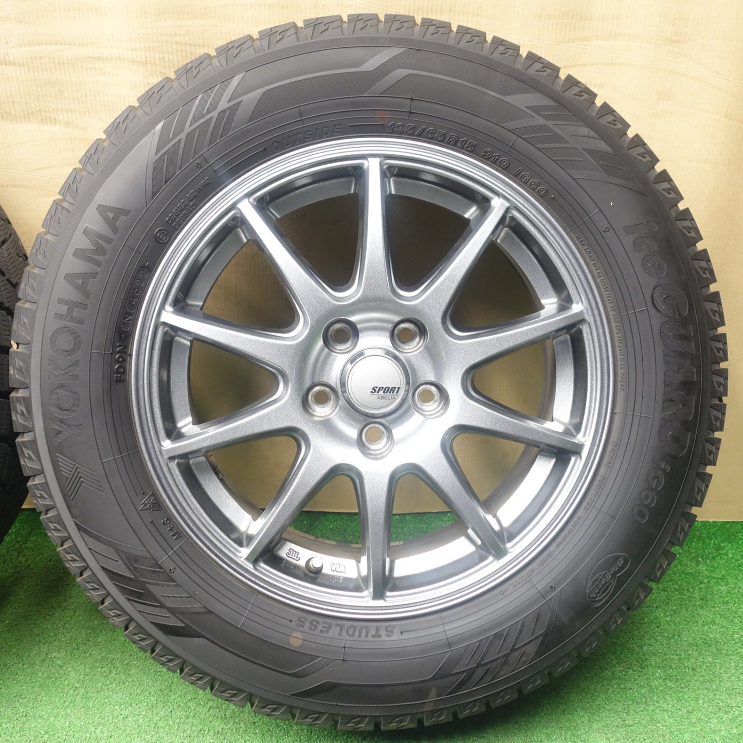 バリ溝！22年！キレイ！9.5分以上★プリウス 等 195/65R15 スタッドレス ヨコハマ アイスガード iG60 SPORT ABELIA スポルト アベリア 15インチ PCD100/5H★6020905KTス