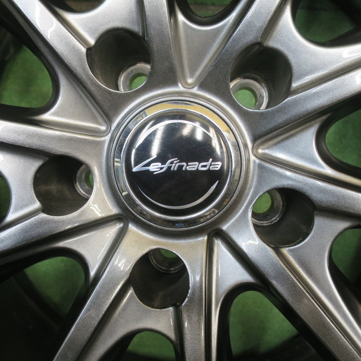 バリ溝！24年！キレイ！ほぼ10分★スタッドレス 235/60R18 ブリヂストン ブリザック DM-V3 Lefinada レフィナーダ 18インチ PCD114.3/5H★6050805NJス