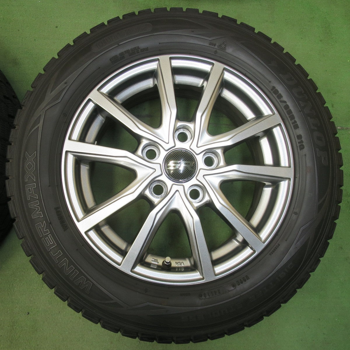 バリ溝！キレイ！8.5分★スタッドレス 195/65R15 ダンロップ ウインターマックス WM01 STRANGER ストレンジャー 15インチ PCD114.3/5H★5112109イス