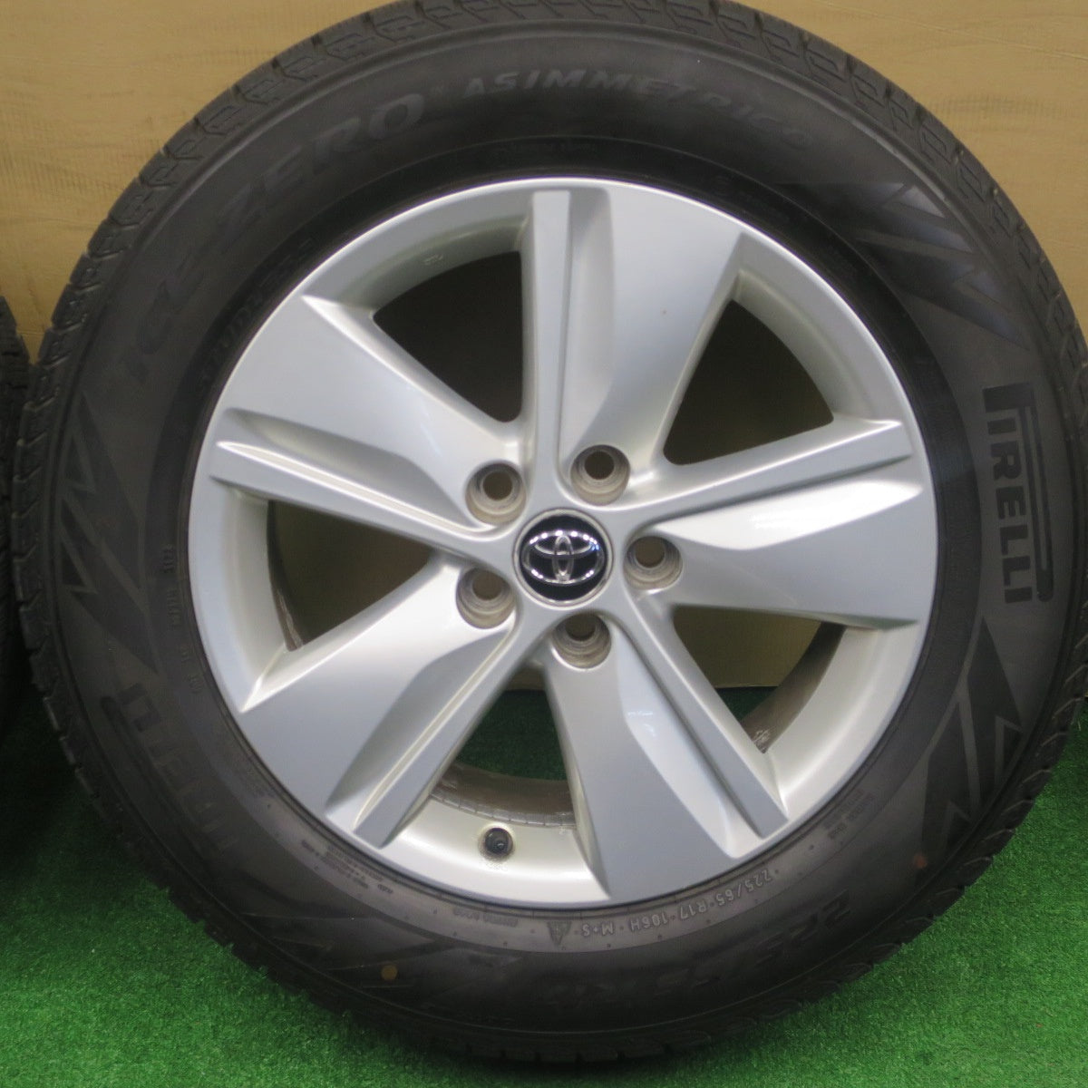バリ溝！22年！9.5分以上★トヨタ 60系 ハリアー 純正 225/65R17 スタッドレス ピレリ アイスゼロ アシンメトリコ 17インチ PCD114.3/5H★5121801NKス