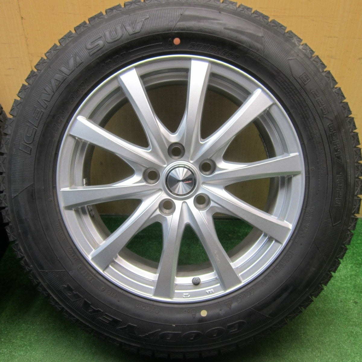 バリ溝！キレイ！9.5分以上★スタッドレス 225/65R17 グッドイヤー アイスナビ SUV ravrion RS01 ラブリオン 17インチ PCD114.3/5H★5031406TNス