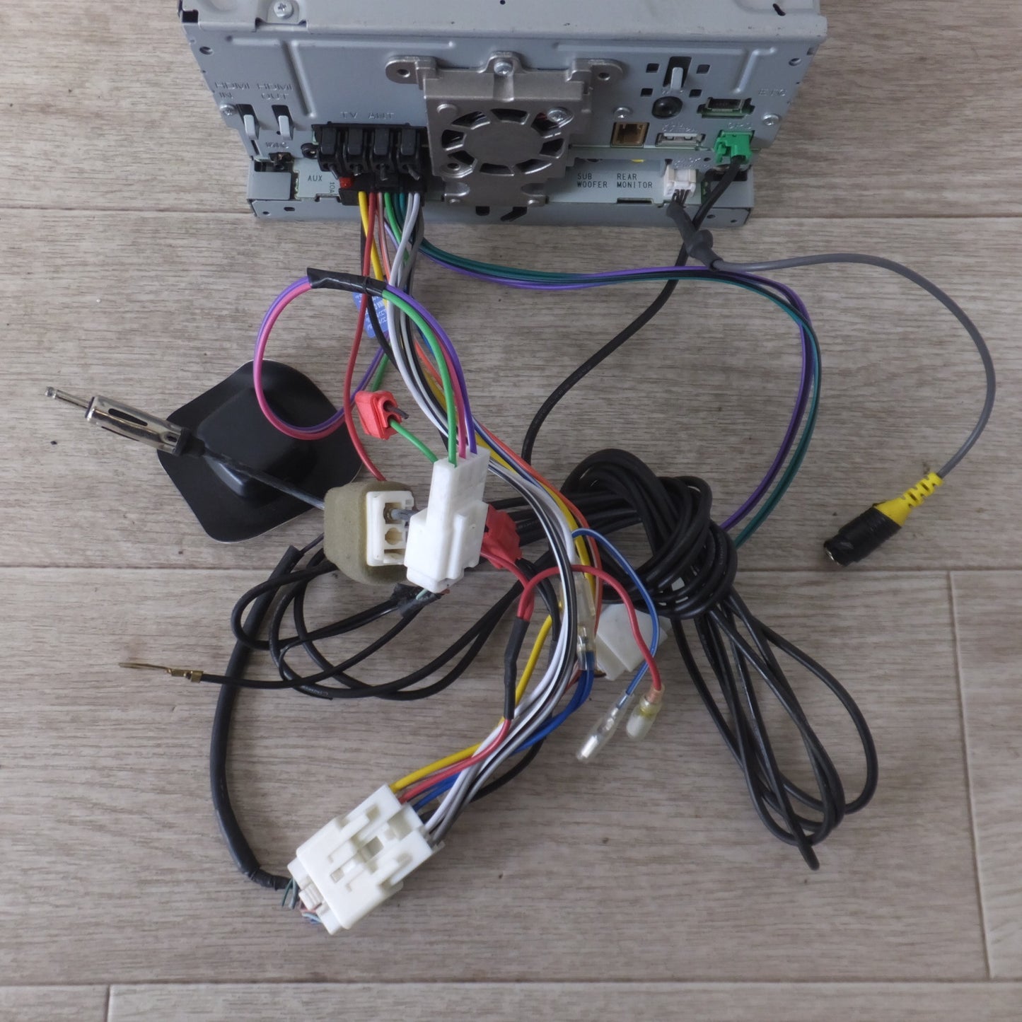 [送料無料] ★カロッツェリア carrozzeria AV一体型メモリーナビゲーション 楽ナビ AVIC-RW710(35)★