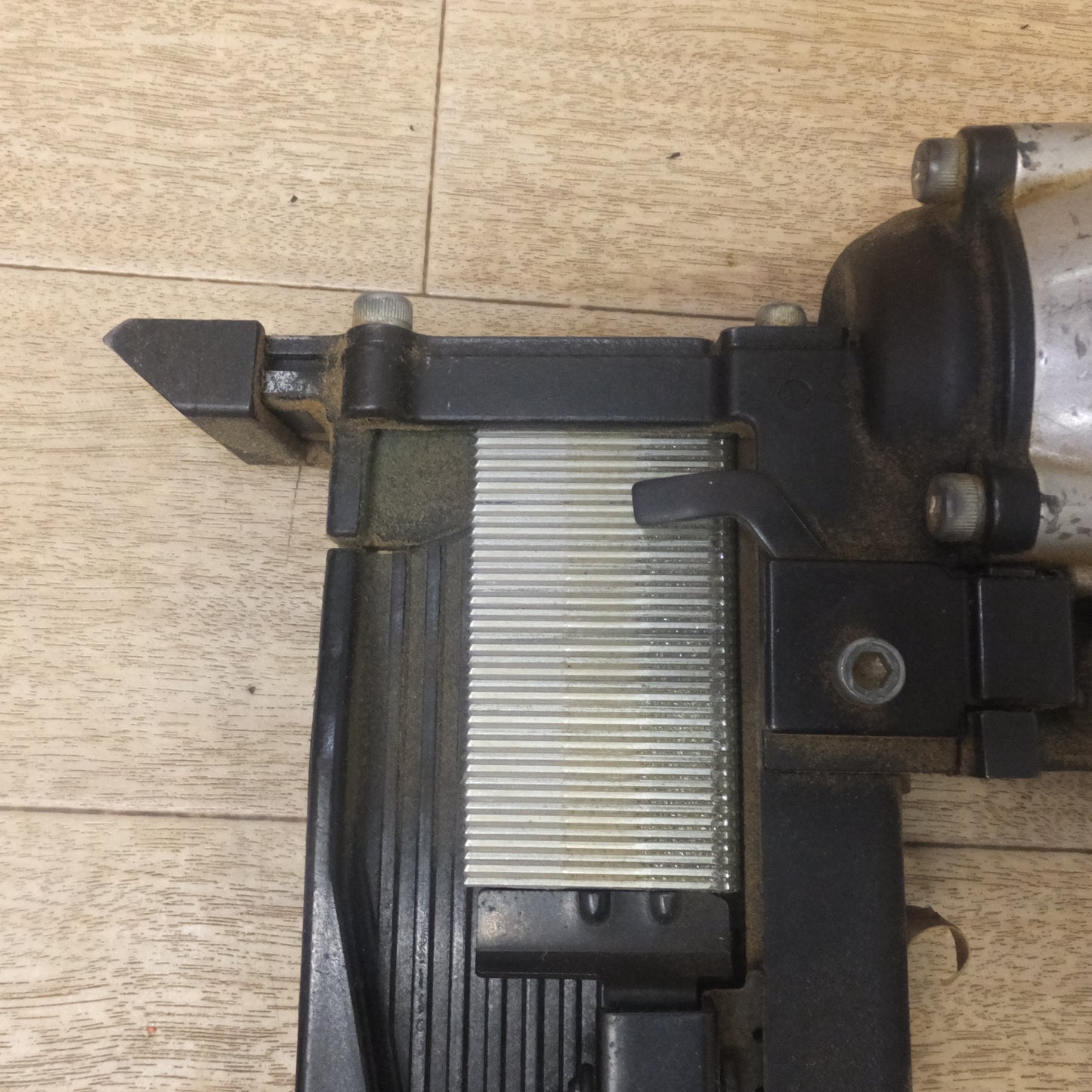 [送料無料] ★マキタ makita フローリング用エアタッカ AT1150B　常圧 エアーツール★