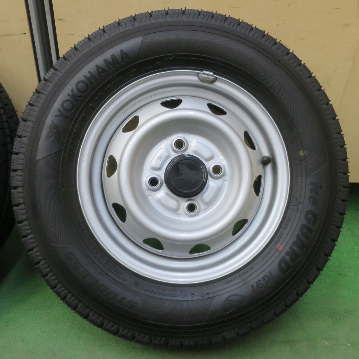 バリ溝！24年！キレイ！9.5分以上★スタッドレス 145/80R12 80/78N ヨコハマ アイスガード iG91 スチール ホイール 12インチ PCD100/4H★6041401イス