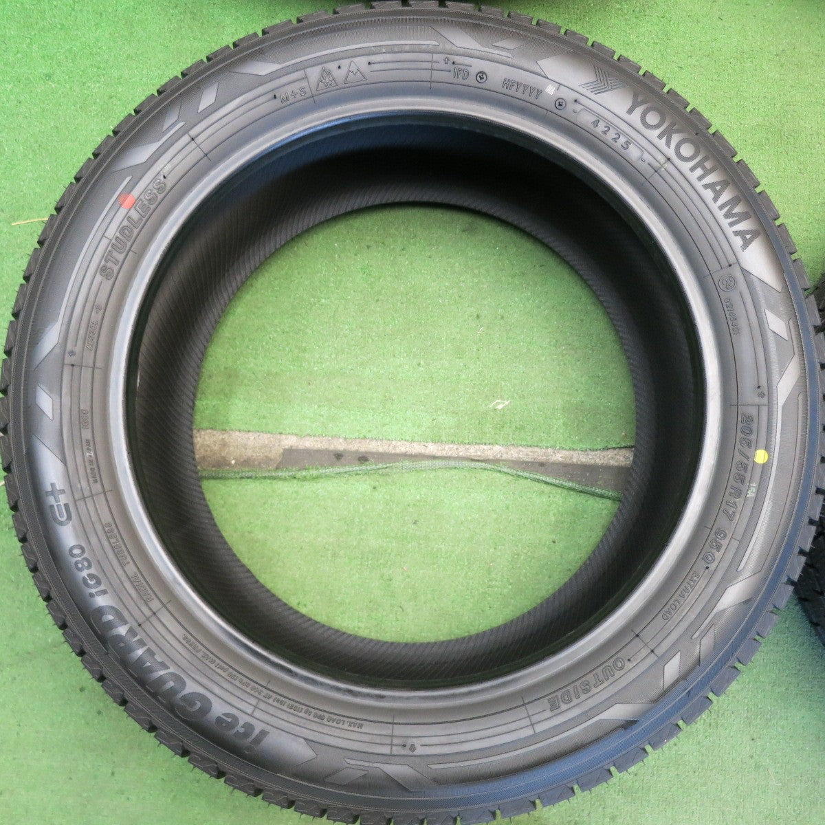 未使用！25年◎スタッドレス 205/55R17 ヨコハマ アイスガード iG80 E+ タイヤ 17インチ ノア ヴォクシー エスクァイア 等◎6081402HAスタ