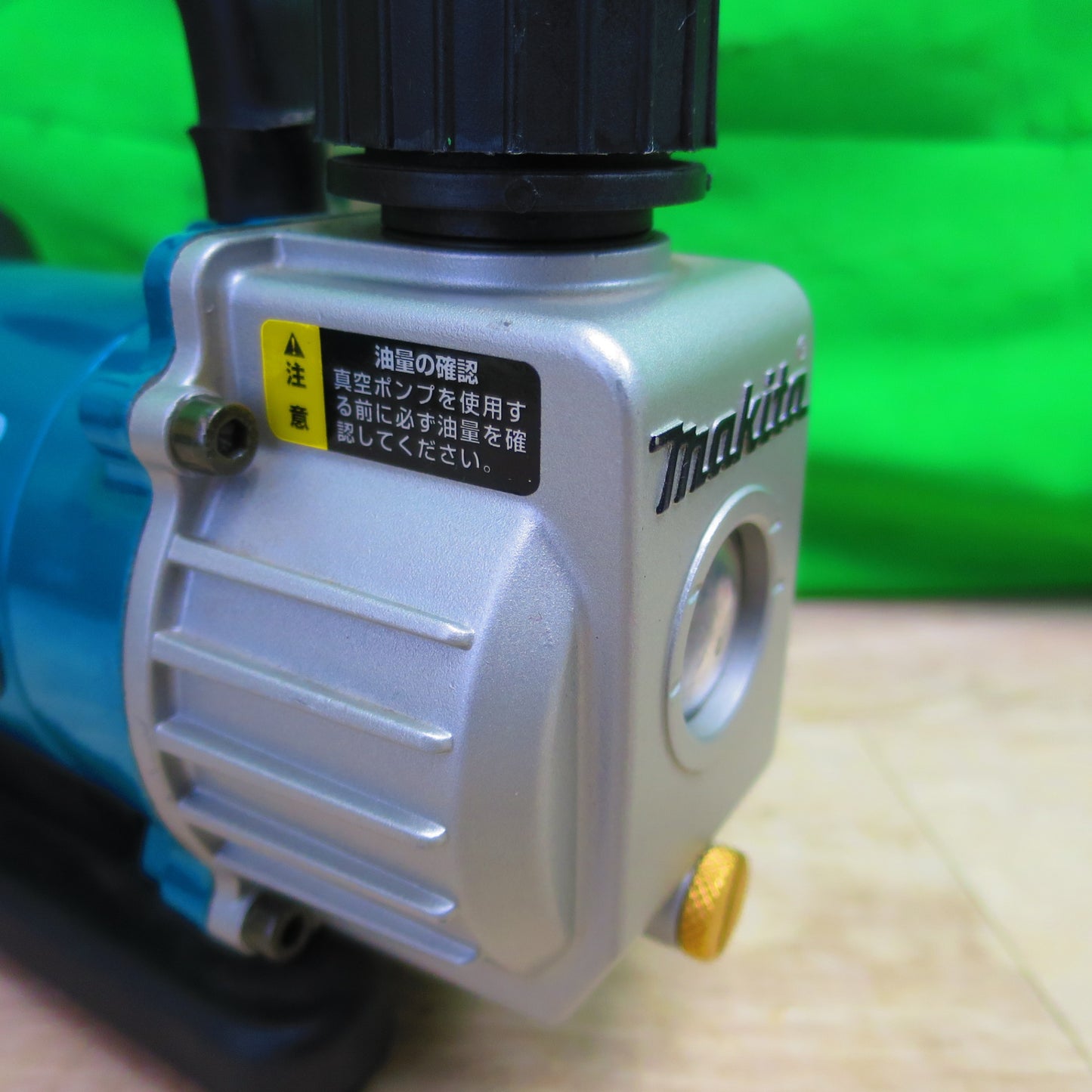 [送料無料] キレイ☆マキタ 充電式 真空 ポンプ VP180D 電動 工具 makita☆