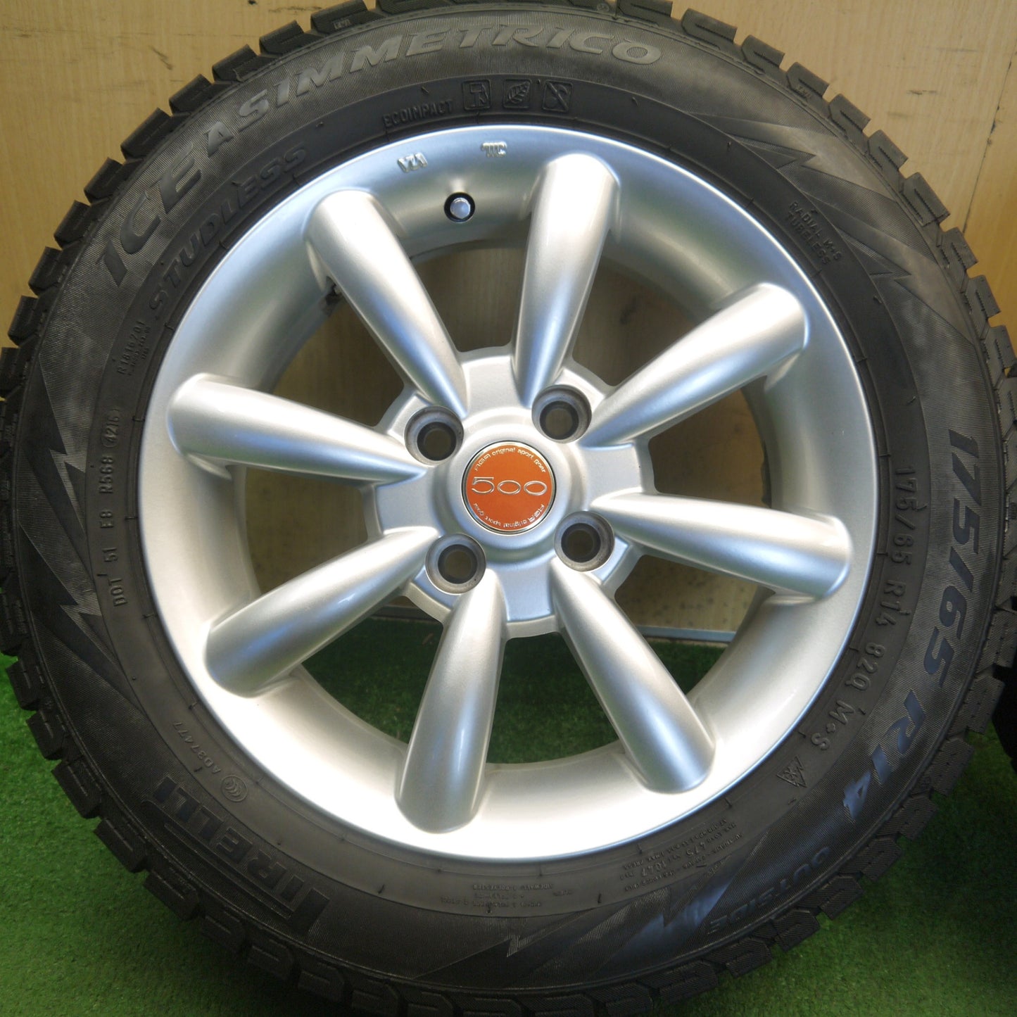 バリ溝！キレイ！9分◎FIAT フィアット 500 TARGA AGA 500 175/65R14 スタッドレス ピレリ アイスアシンメトリコ 14インチ PCD98/4H◎6071501Hス