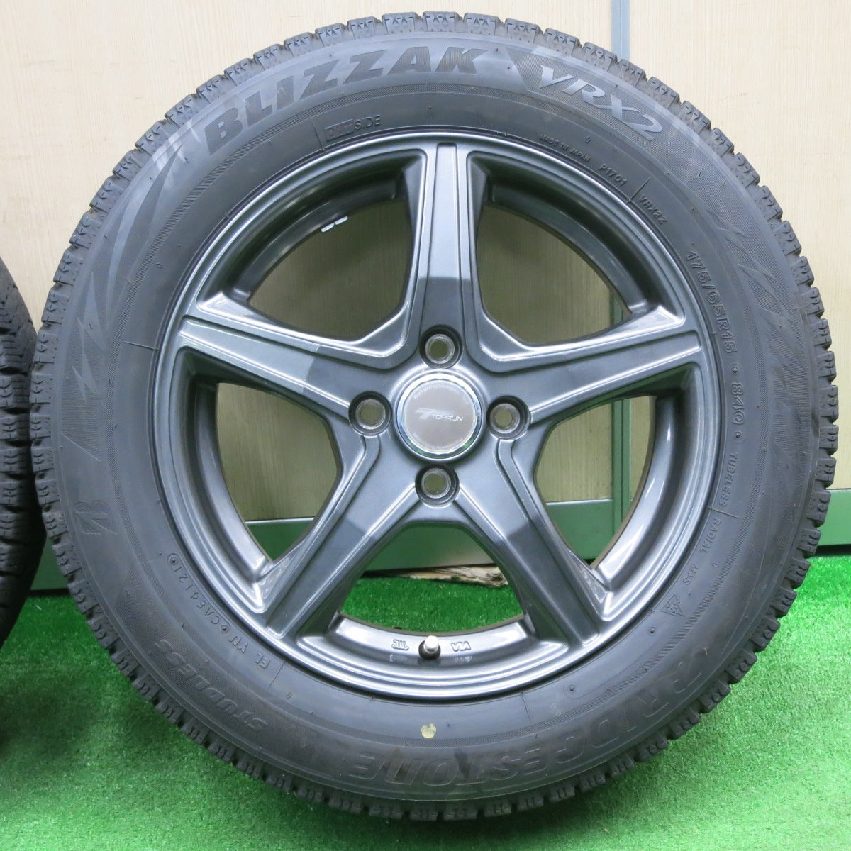 [送料無料] バリ溝！21年！キレイ！9.5分★スタッドレス 175/65R15 ブリヂストン ブリザック VRX2 TOPRUN トップラン 15インチ PCD100/4H★4110906NJス
