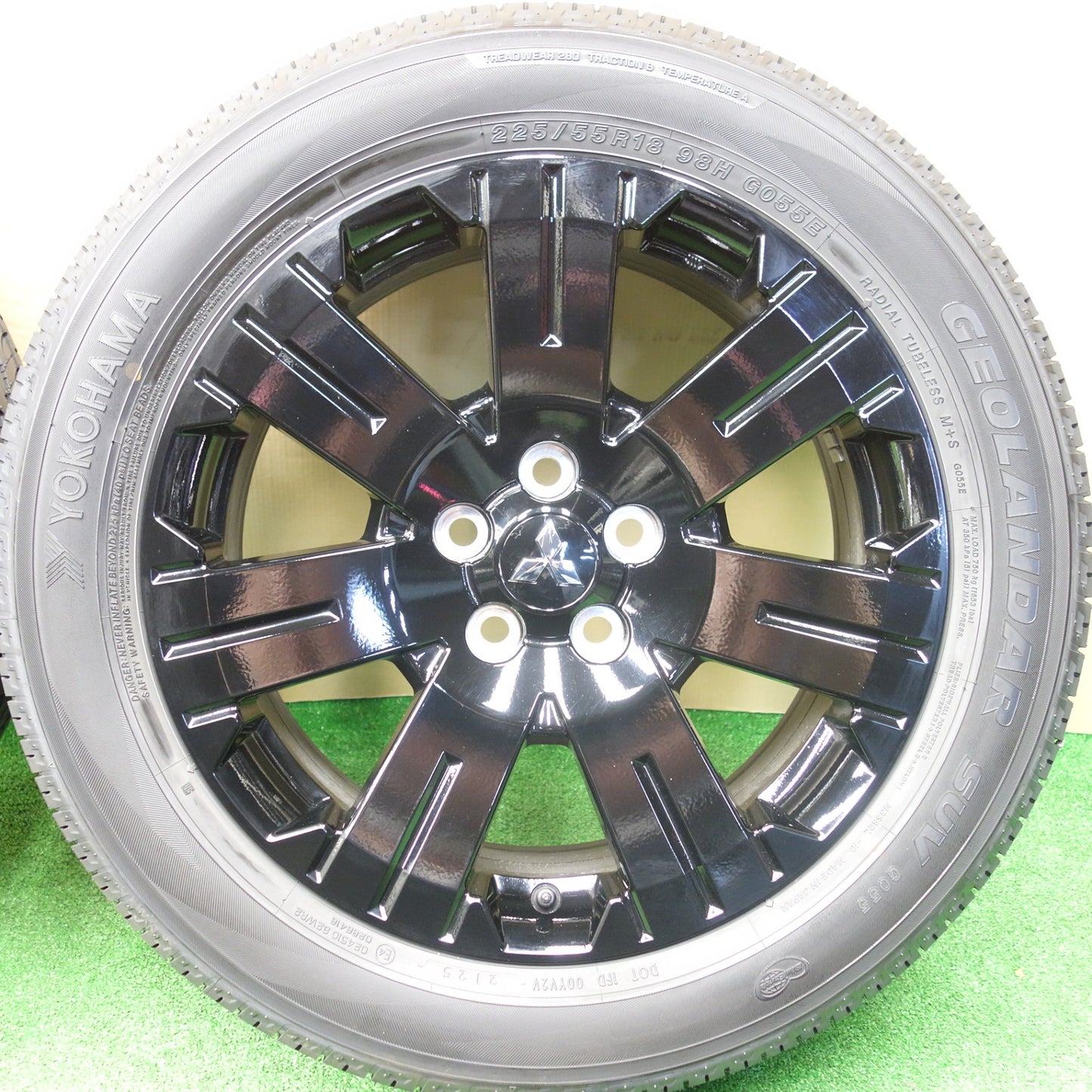 新車外し！25年★三菱 デリカ D:5 シャモニー 純正 225/55R18 ヨコハマ ジオランダー SUV G055 G055E 18インチ D5 PCD114.3/5H★5121103KTノ