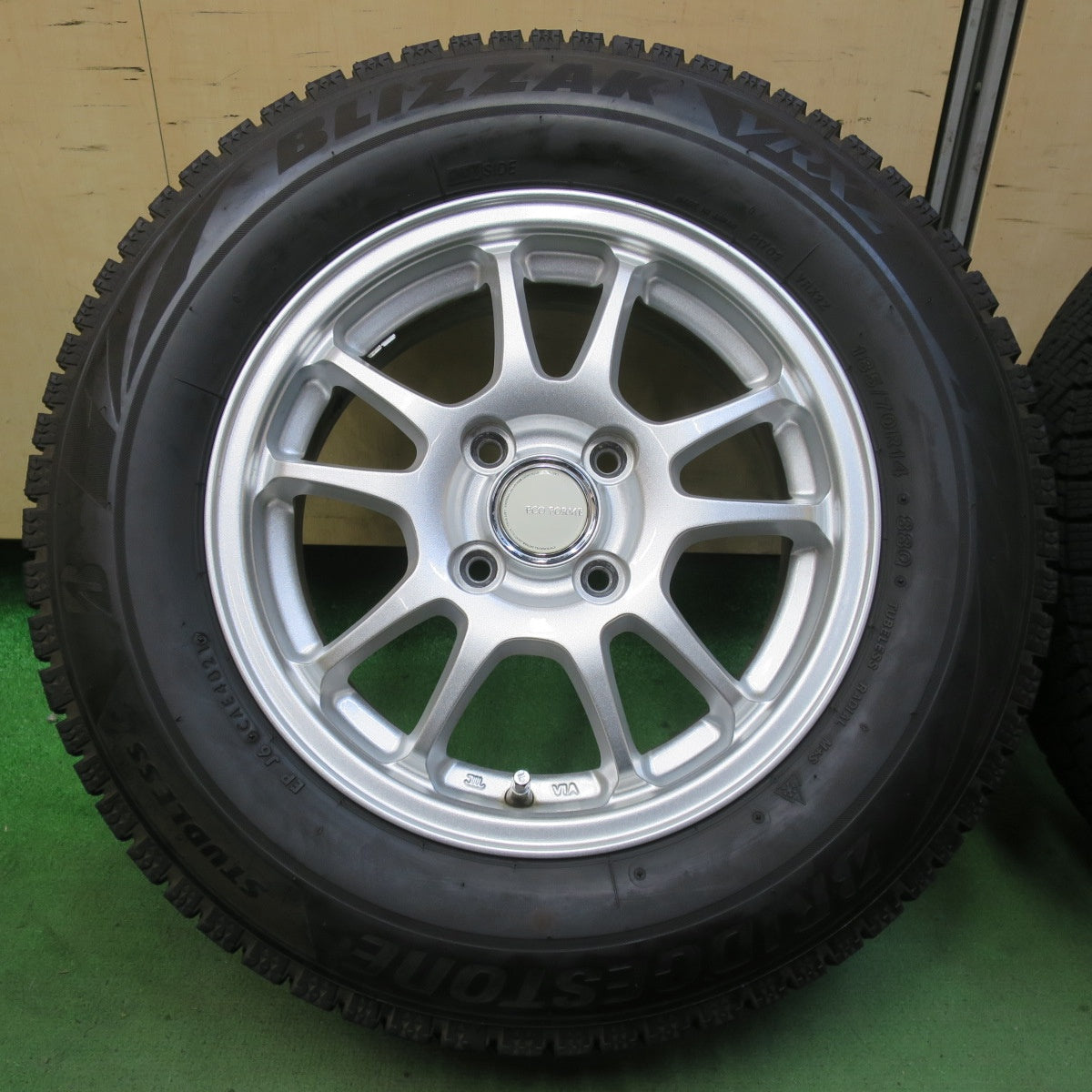 バリ溝！21年！キレイ！9.5分★スタッドレス 185/70R14 ブリヂストン ブリザック VRX2 ECO FORME エコフォルム 14インチ PCD100/4H★5103111イス