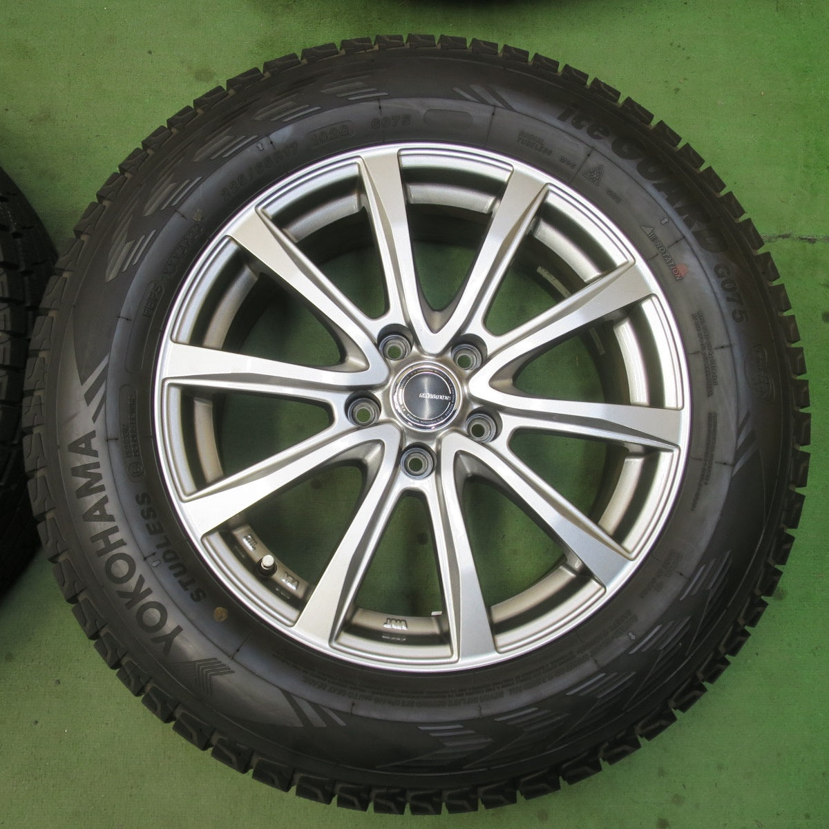 ほぼ未使用！23年！キレイ★スタッドレス 225/65R17 ヨコハマ アイスガード G075 MiLLOUS VX ミルアス 17インチ PCD114.3/5H★6033105イス