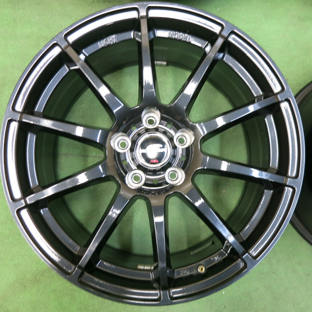 [送料無料] キレイ★SCHNEIDER MiD シュナイダー マルカ 18インチ ホイール 18×8J PCD114.3/5H★5011702SYホ