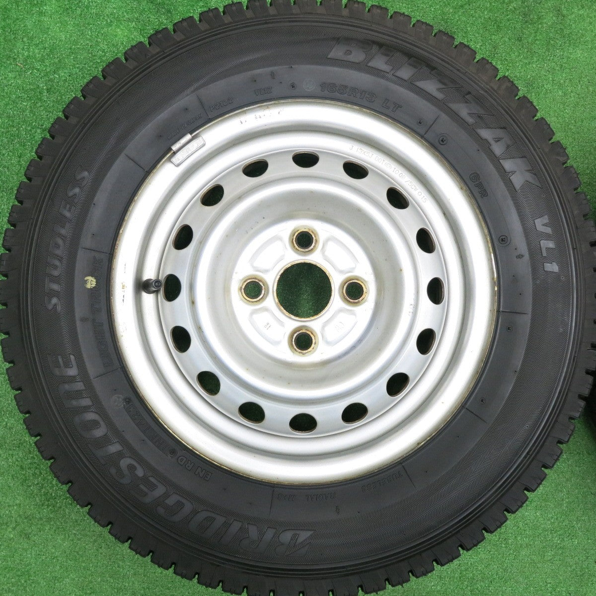 [送料無料] タイヤほぼ未使用！23年★スタッドレス 165R13 6PR ブリヂストン ブリザック VL1 スチール ホイール 13インチ PCD100/4H★4111605HAス