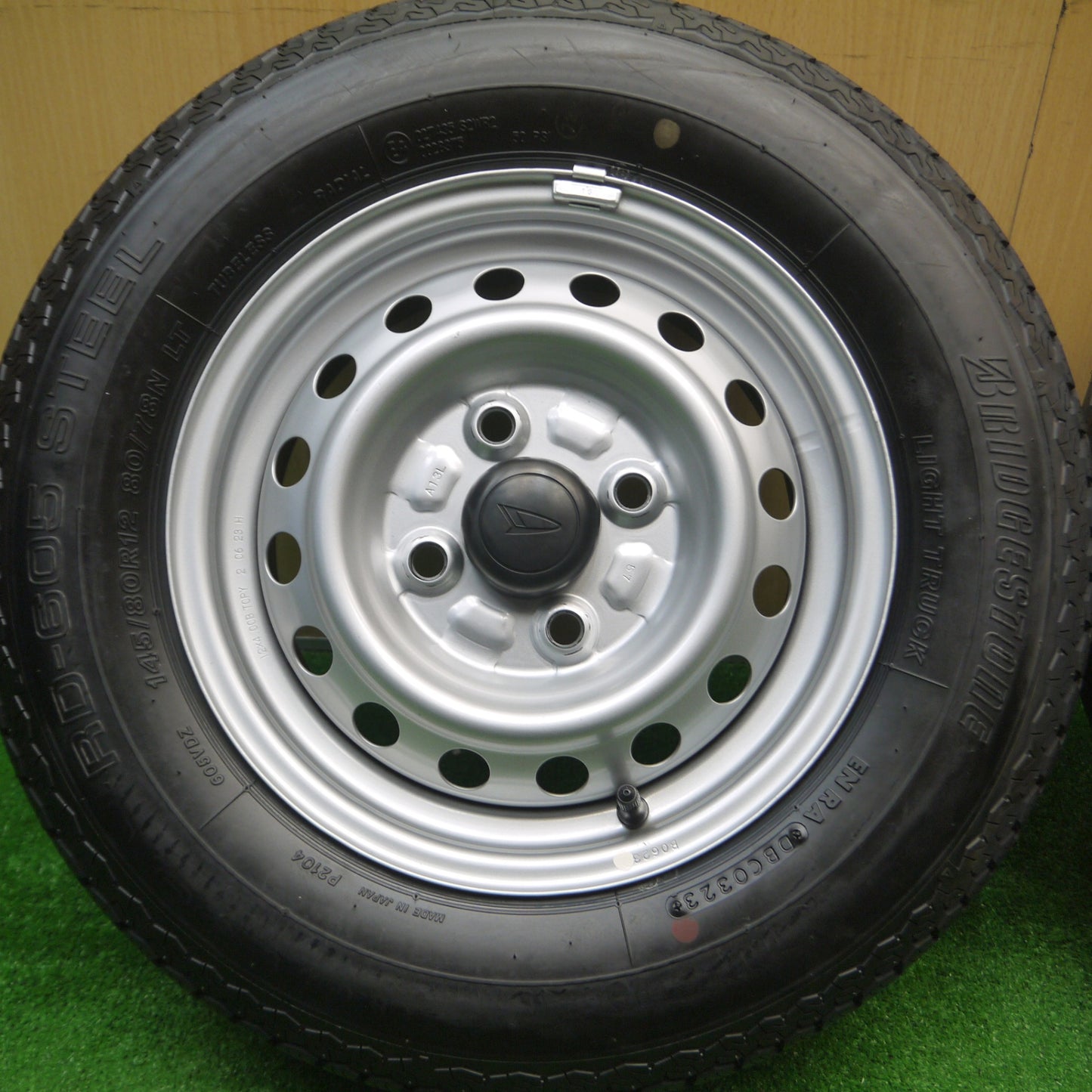 [送料無料] 新車外し! 23年★ダイハツ ハイゼット 純正 スチール 145/80R12 ブリヂストン RD-605 STEEL 12インチ PCD100/4H★4100201Hノ