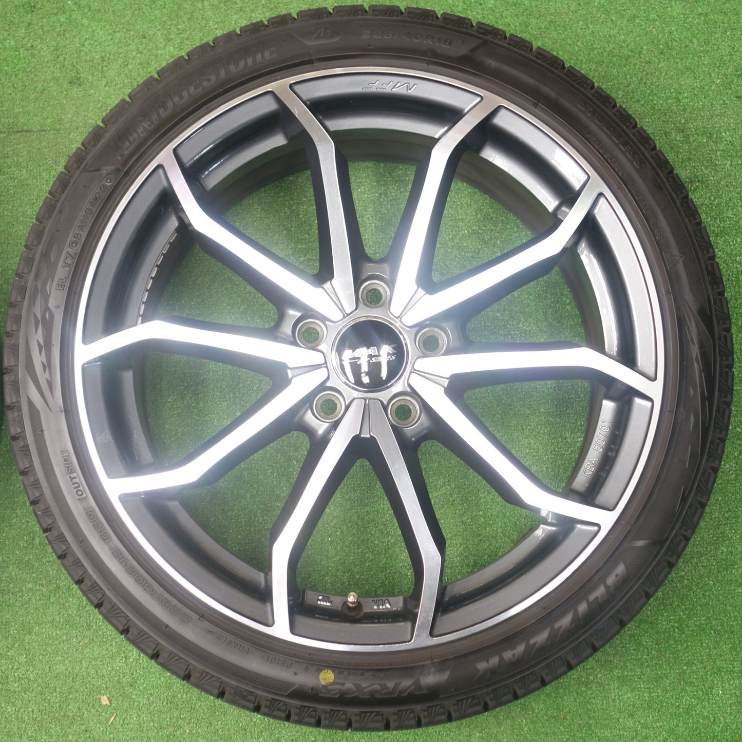 バリ溝！23年！9.5分★アウディ ワーゲン 等 MAK LOWE FF 225/40R18 スタッドレス ブリヂストン ブリザック VRX3 レーベ 18インチ PCD112/5H★6020904KTス