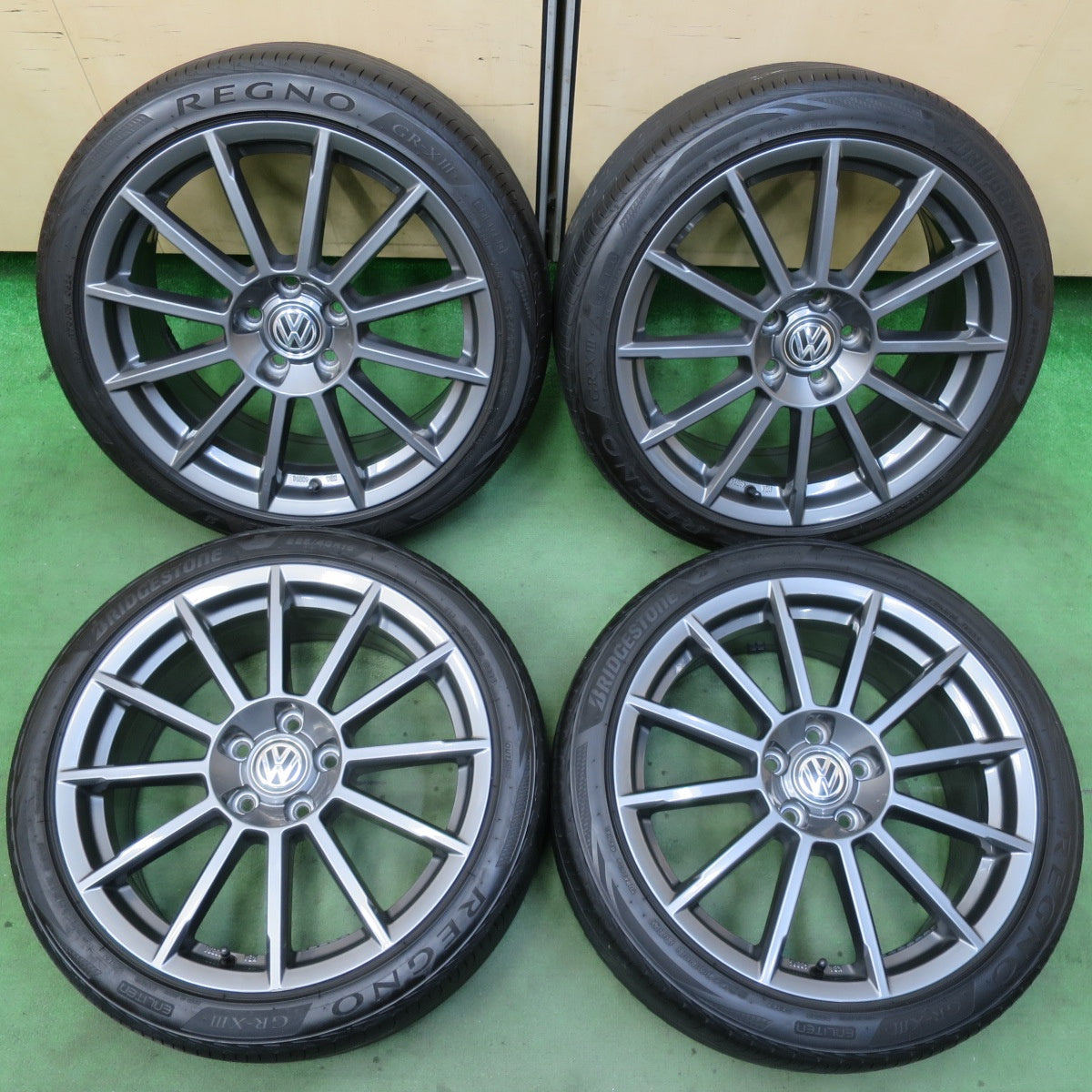 バリ溝！24年！キレイ！9.5分★ワーゲン ゴルフ7 純正 OP 225/40R18 ブリヂストン レグノ GR-X3 18インチ PCD112/5H★5101707イノ