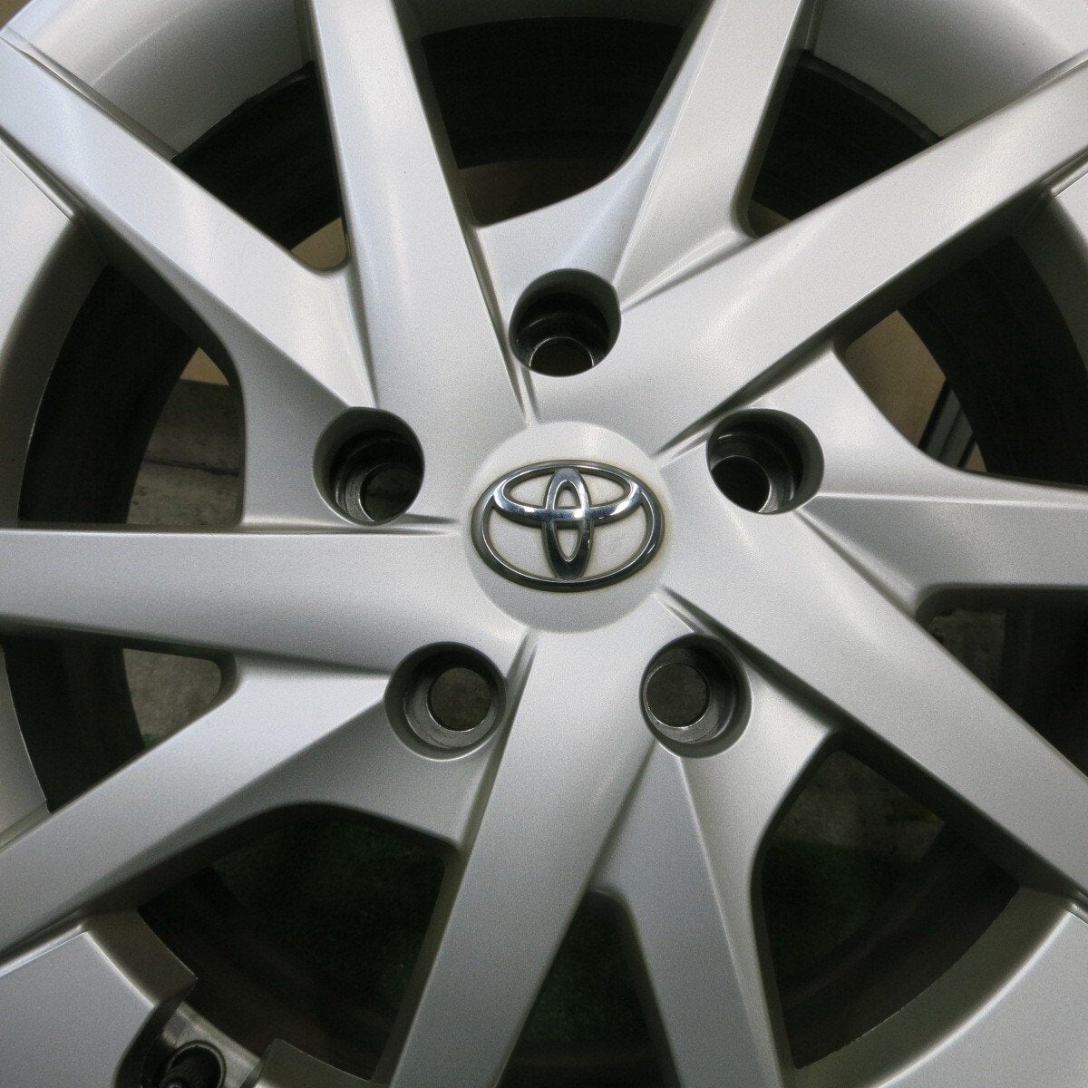 キレイ★トヨタ プリウスα 純正 ホイール 16インチ 16×6.5J PCD114.3/5H★5040106ナホ