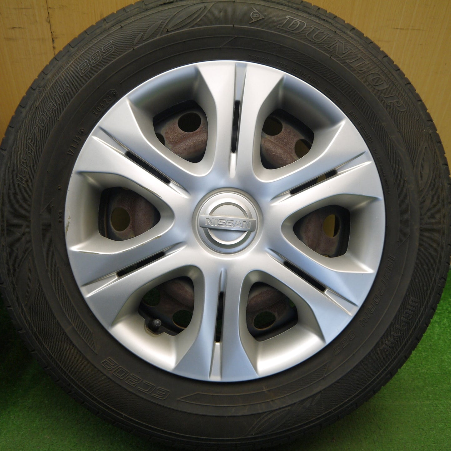 バリ溝！23年！8.5分★日産  ノート 純正 スチール 185/70R14 ダンロップ EC202 14インチ PCD100/4H★6041507Hノ