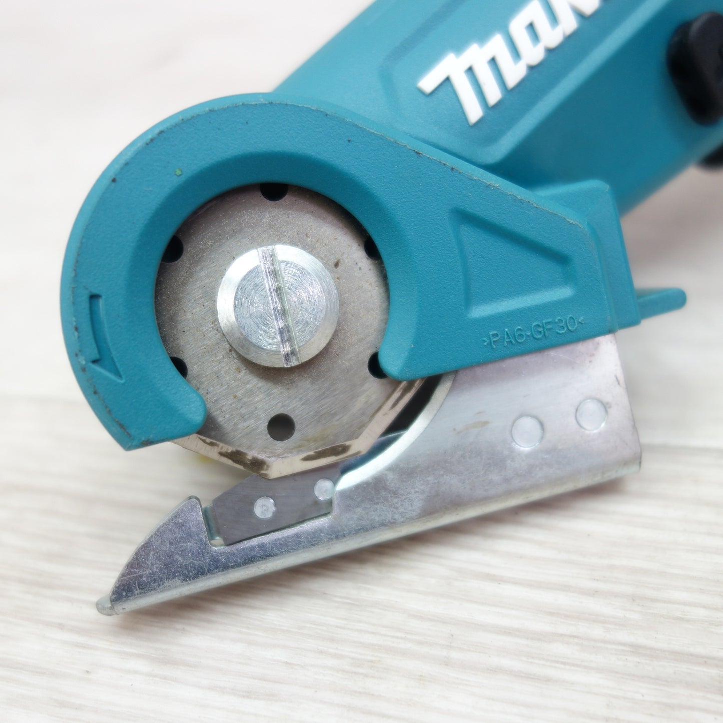 [送料無料] キレイ☆マキタ 充電式 マルチ カッター CP100D 電動 工具 切断機 makita☆